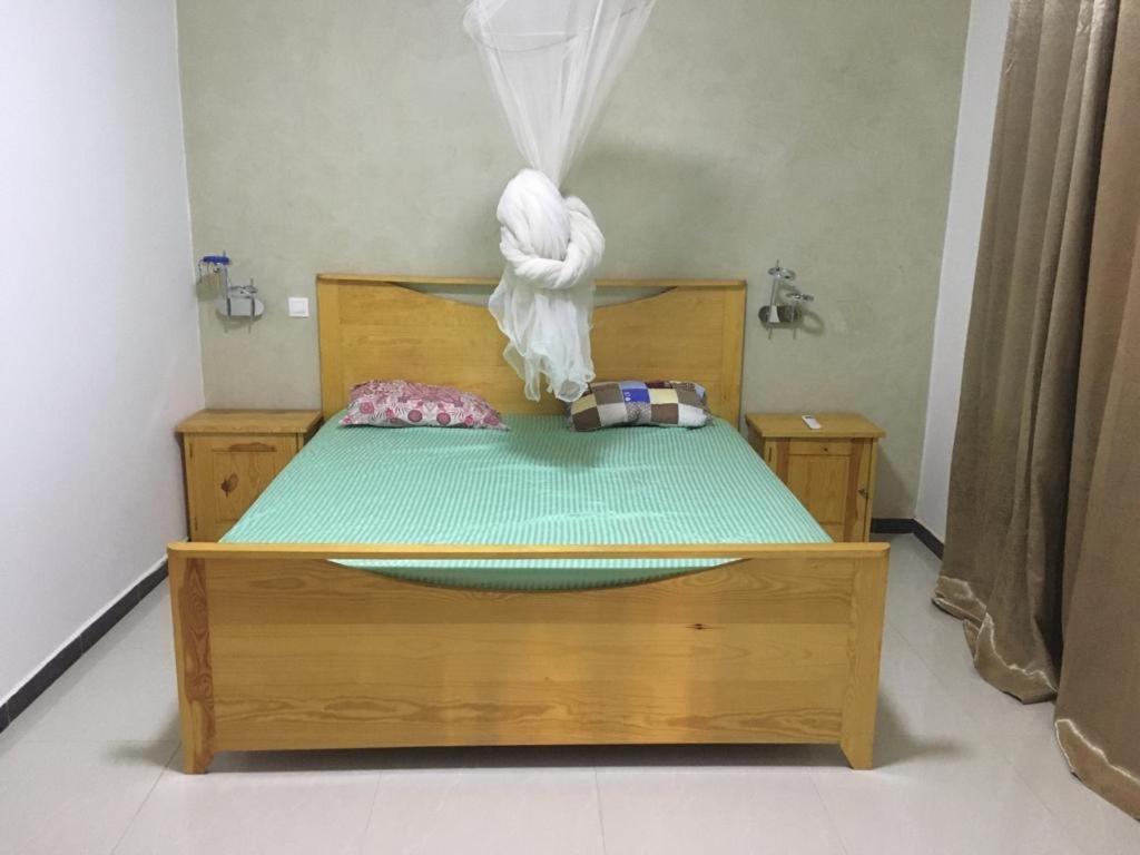 Saly - Villa Kage 6 Chambres -Clim-Wifi-Eau Chaude-Billard-Babyfoot-Ping Pong-Canal - Electricite Non Comprise エクステリア 写真
