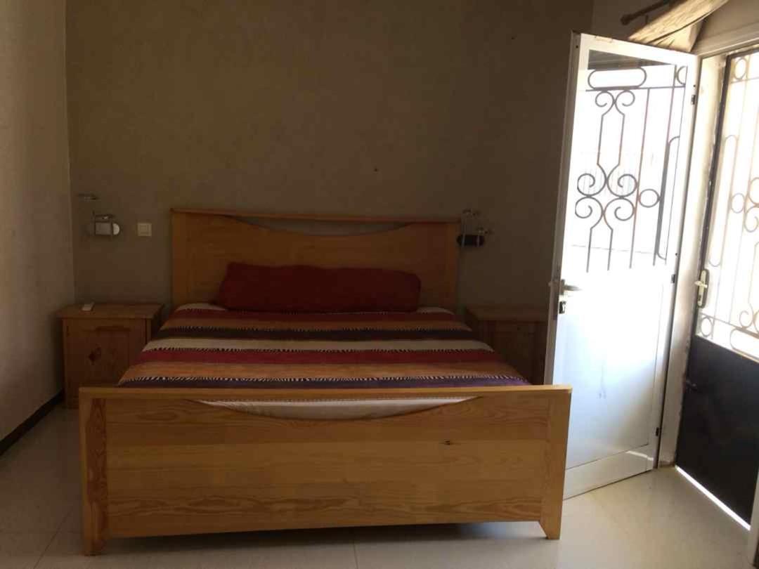 Saly - Villa Kage 6 Chambres -Clim-Wifi-Eau Chaude-Billard-Babyfoot-Ping Pong-Canal - Electricite Non Comprise エクステリア 写真